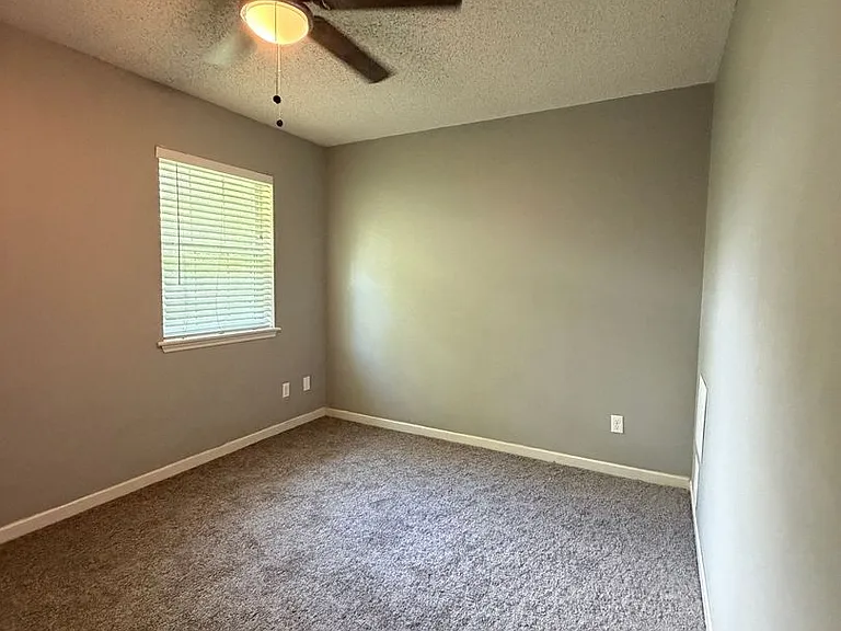 613 N Kinney Ave — Photo 16