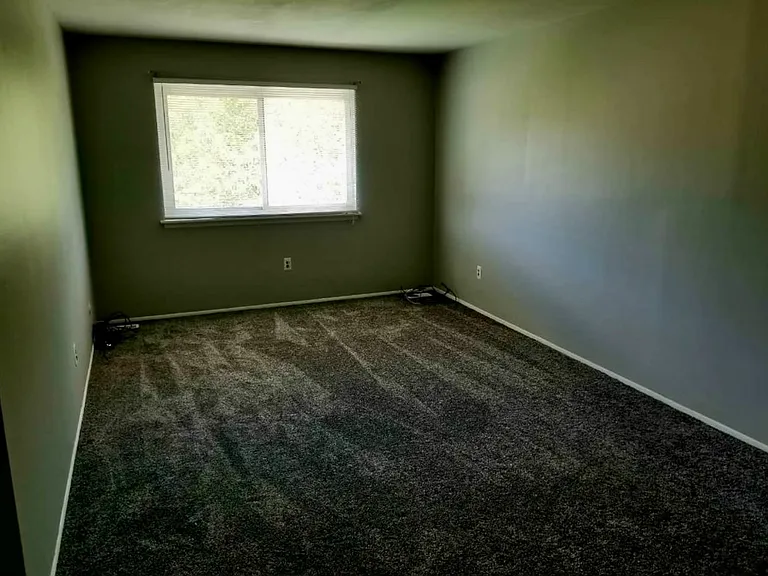 41725 Utica Rd — Photo 15
