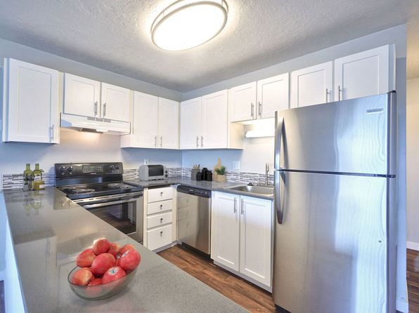 900 NE Minnehaha St #A14