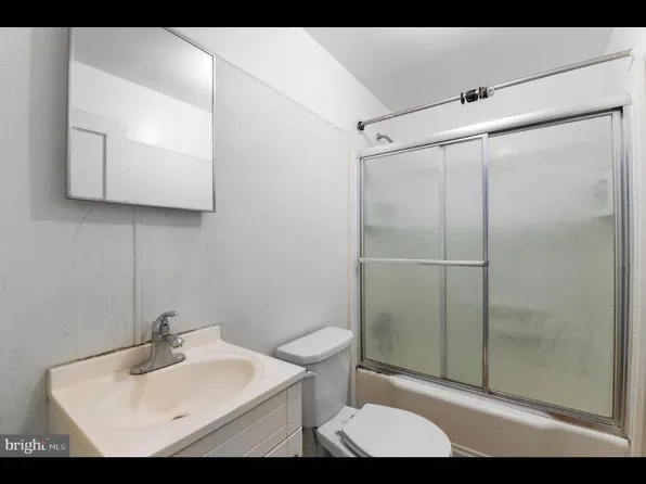 4437 Spruce St Floor 3, Philadelphia, PA 19104