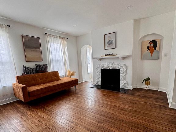 4th image of 16796 Greenlawn St