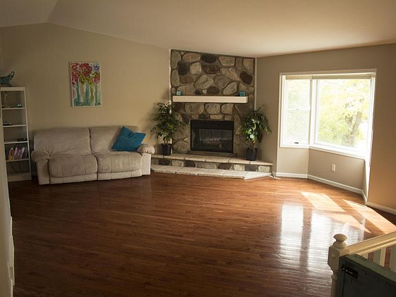5th image of 330 N Apricot Ln