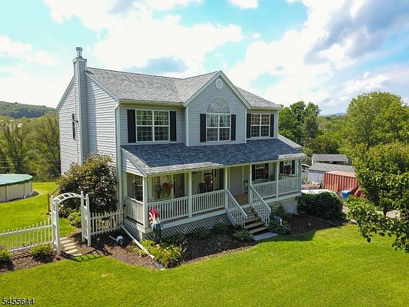 2nd image of 7 Dunn Pl
