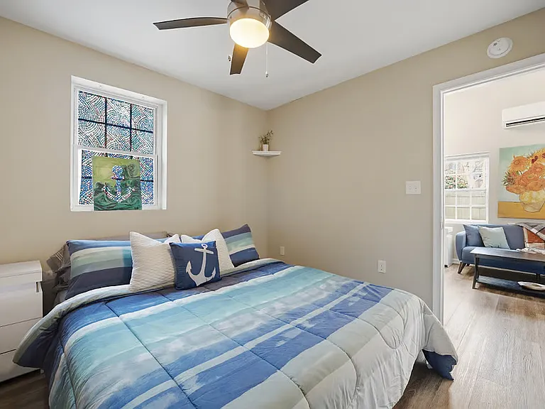 831 Gates Ave #C — Photo 9