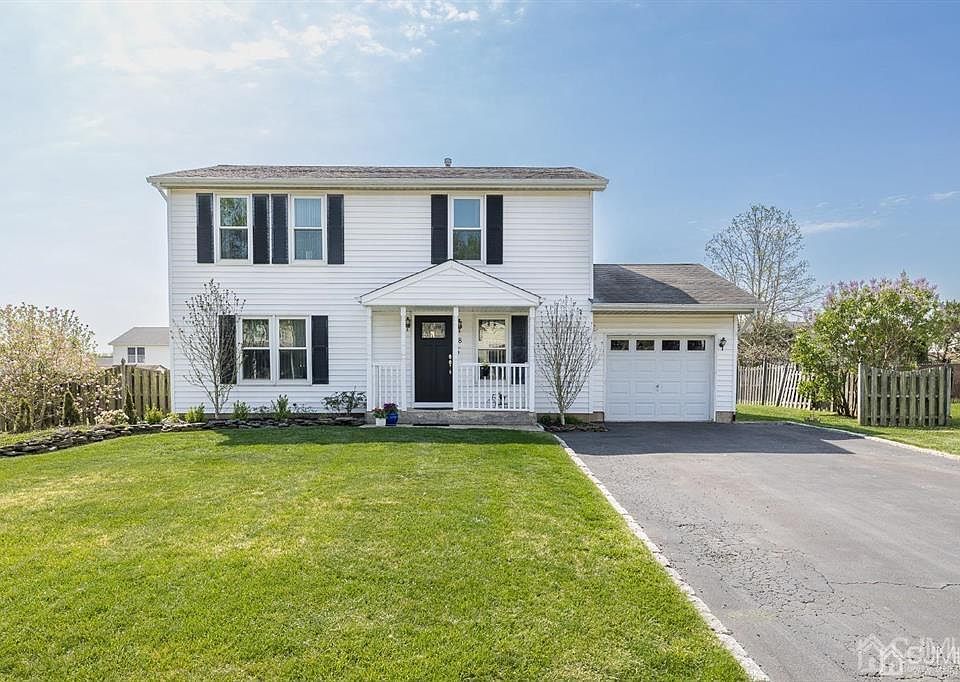 1st image of 8 Jefferson Dr