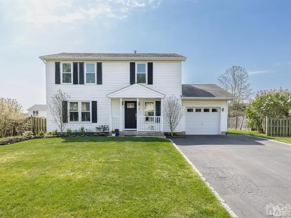 8 Jefferson Dr, Piscataway, NJ 08854