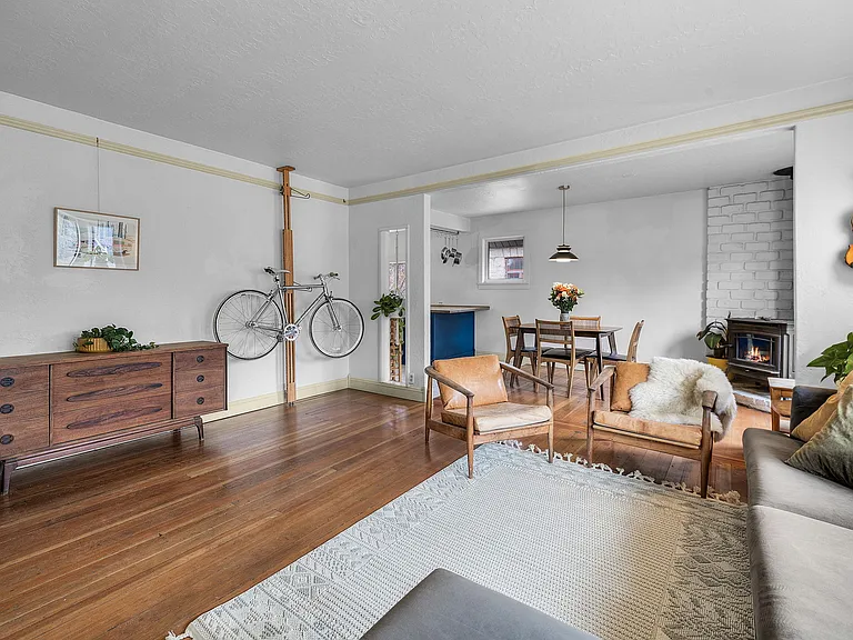 145 NW Jefferson Pl — Photo 9