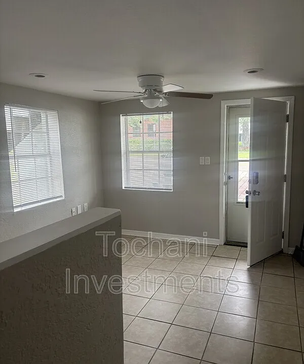 1002 Avenue E #1