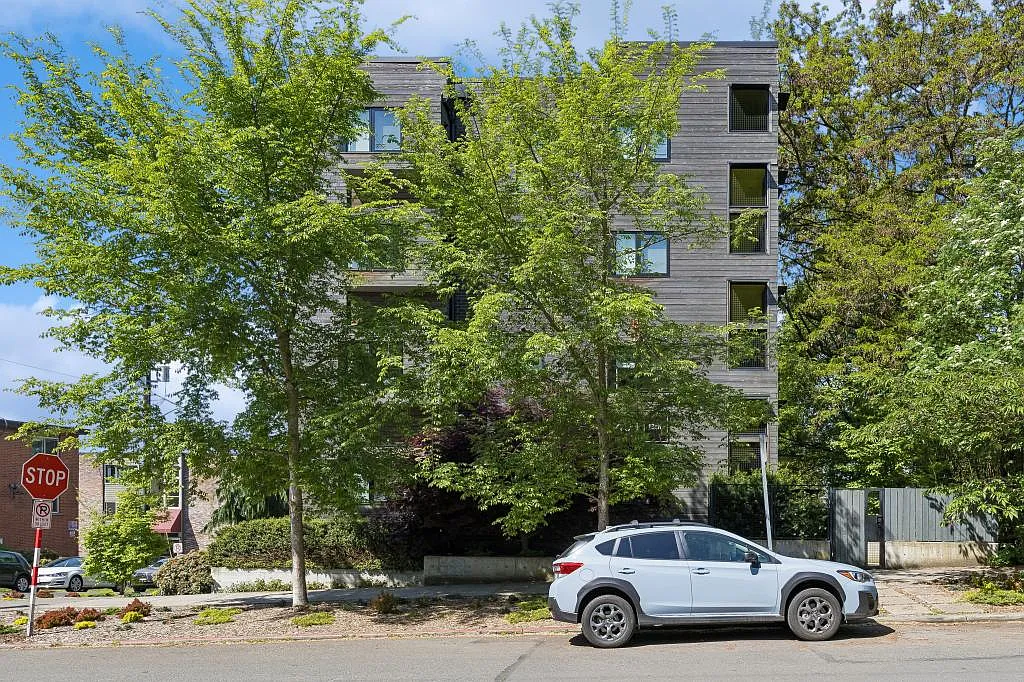 New Exterior Photo - 403 13th Ave E #1B
