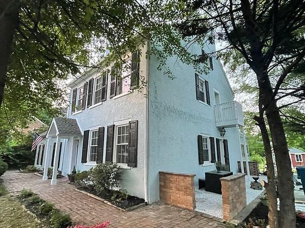 29 E Main St