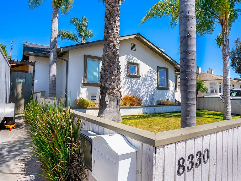 8330 Lilienthal Ave — Photo 2