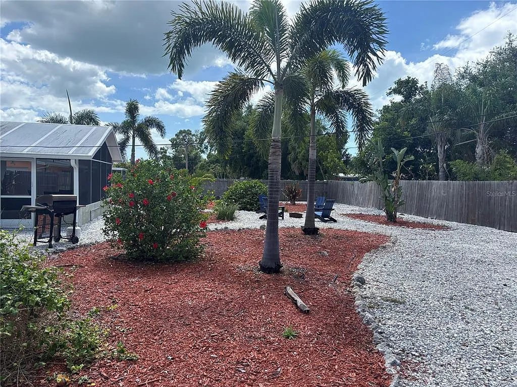 Building Photo - 1008 Estremadura Dr