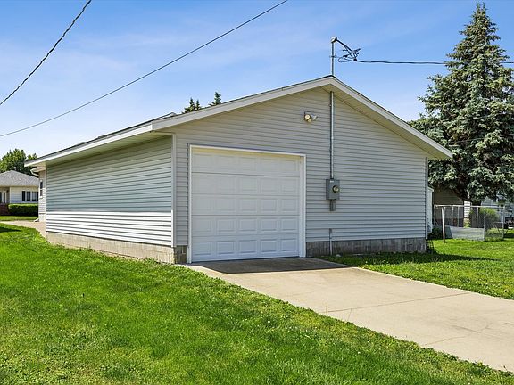4th image of 322 6th Ave N