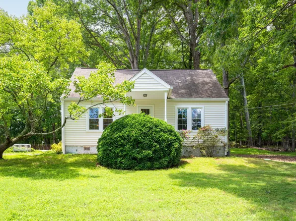 9986 Forest Dr, Ooltewah, TN 37363