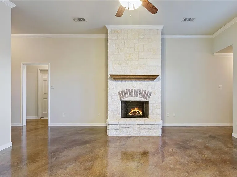 621 Monticello Cir — Photo 7