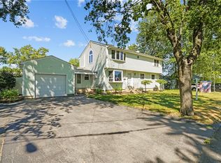 15 Perkins St, Warwick, RI 02886