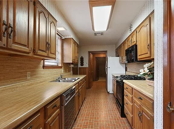 5th image of 1136 Beverly Garden Dr