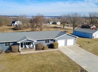 121 Valley View Dr, Knoxville, IA 50138