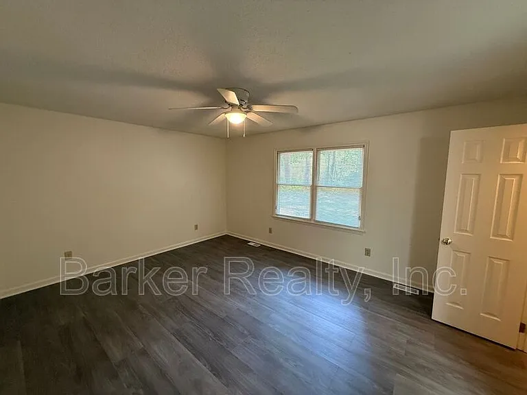 1506 Macdonald Ave — Photo 7