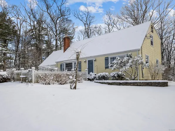 16 Woodcliff Drive, Simsbury, CT 06070