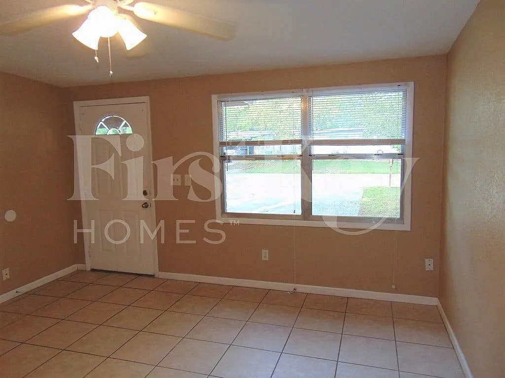 4 bed, 2.0 bath, 1238 sqft, $2,275 — Photo 3