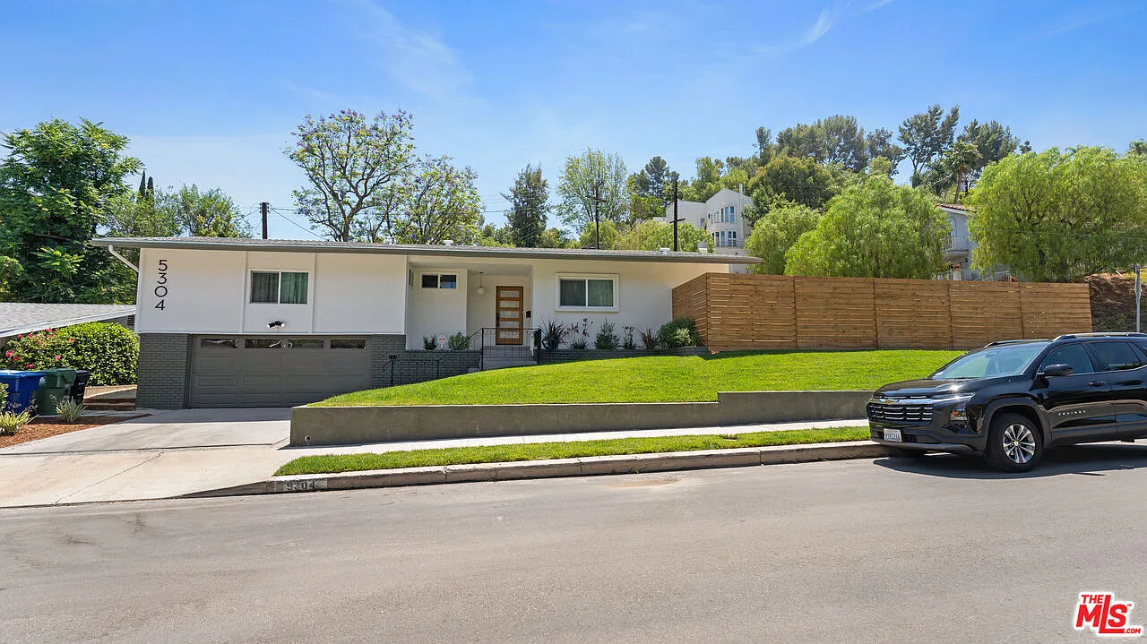 3 bed, 2.0 bath, 1434 sqft, $5,895 — Photo 1