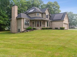 530 Misty Morning Dr, Flushing, MI 48433