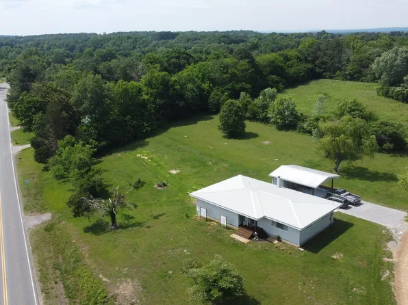 45 Phillips Dr, Trenton, GA 30752