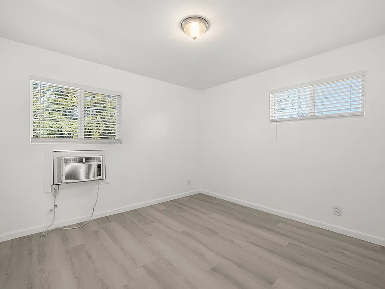4208 Canby Way — Photo 10