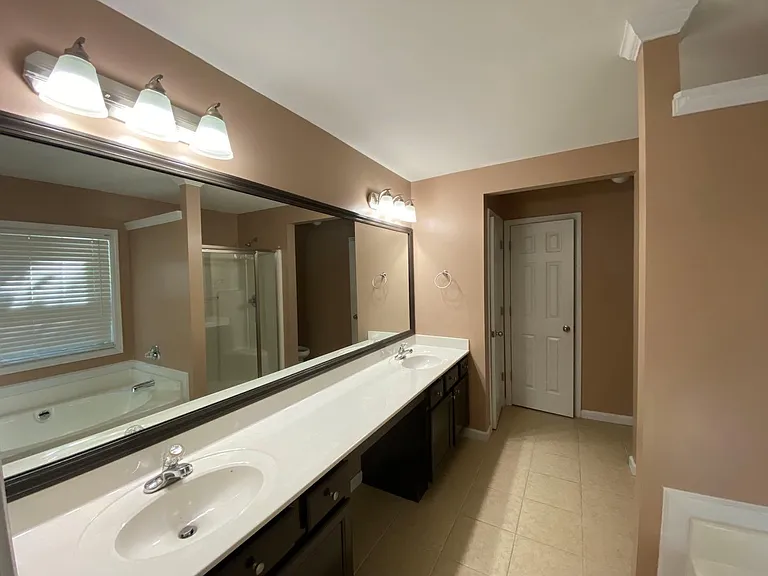 2577 Woodford Ln — Photo 11