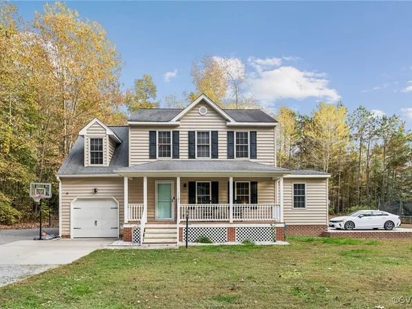 1121 Coachpoint Rd, Hartfield, VA 23071