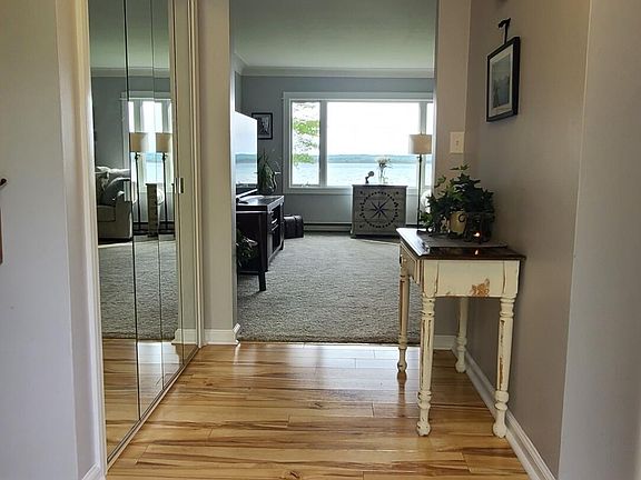 3rd image of 3204 Lakeshore Dr