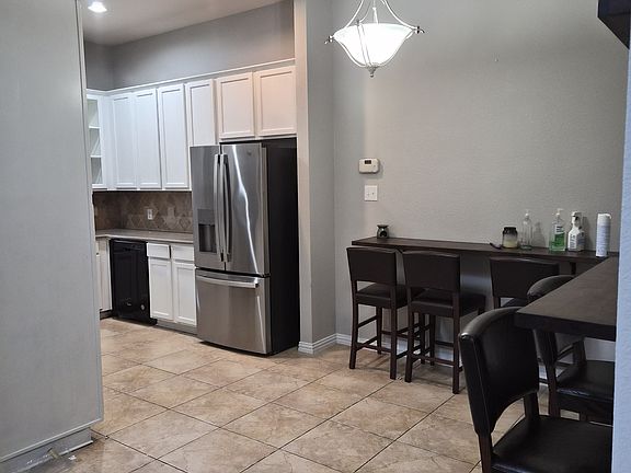 2nd image of 1948 Lantana Ln