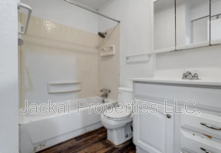 814 E Centennial St — Photo 13