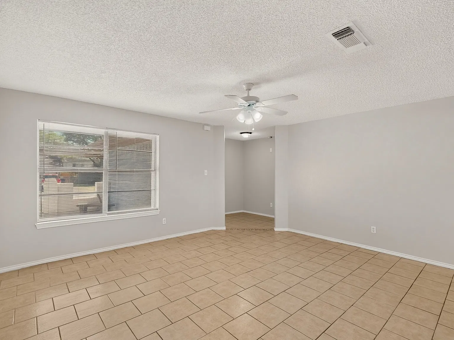 2 bed, 1050 sqft, $1,550 — Photo 2