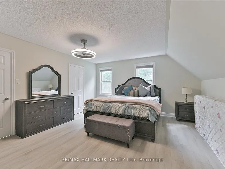 13918 Leslie St E — Photo 19