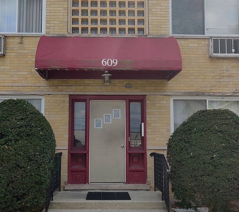 1st image of 609 24th Ave #3S