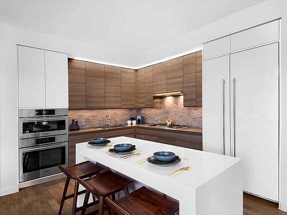 2nd image of 285 W 110th St APT 6E