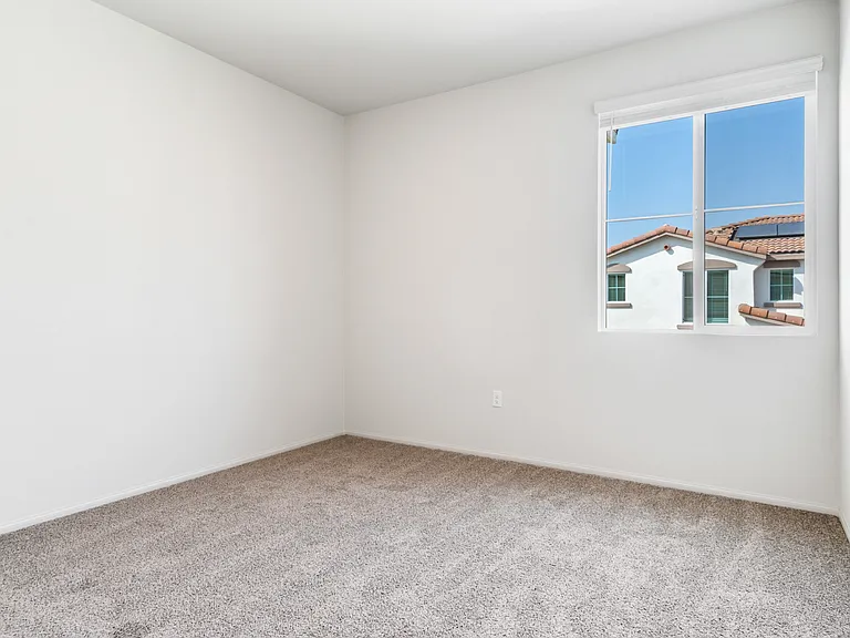2054 Bergamot St — Photo 16