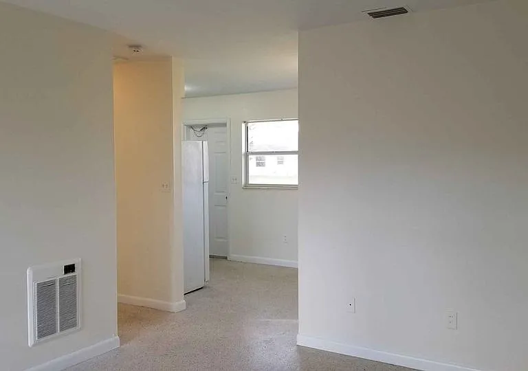 617 Joel Blvd #B — Photo 4
