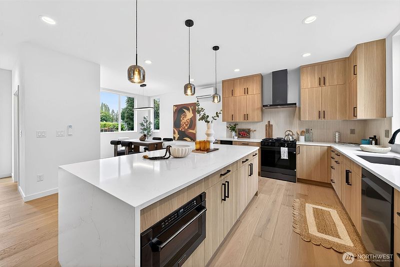 5th image of 8512 15th Avenue NE