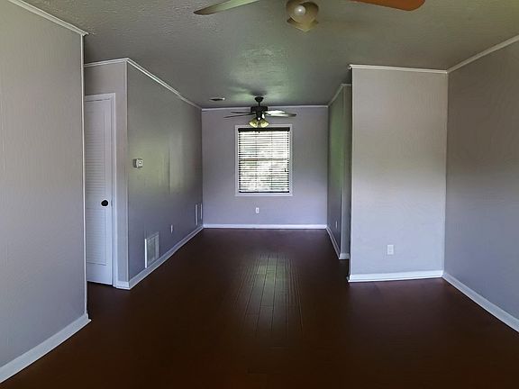 3rd image of 2119 Pearl St APT 6D
