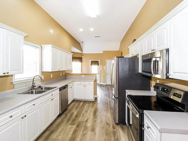 8662 Rogers Park Ave — Photo 10