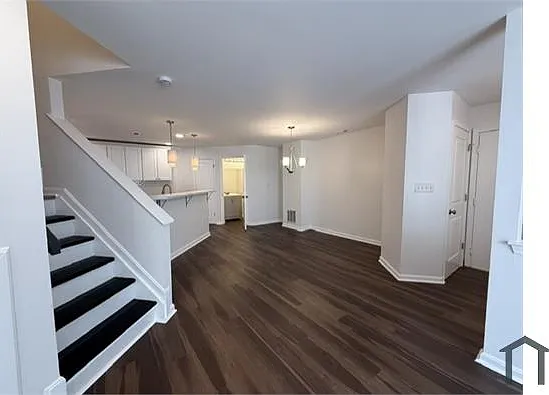 3 bed, 1776 sqft, $3,150 — Photo 4