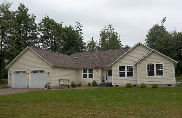 Newer executive home