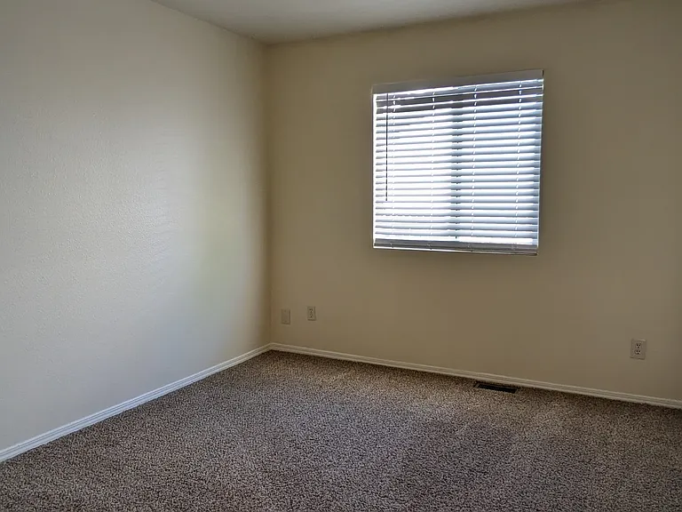 5444 Hicks Dr — Photo 11