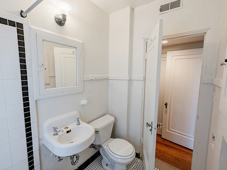 1403 E St #303 — Photo 14