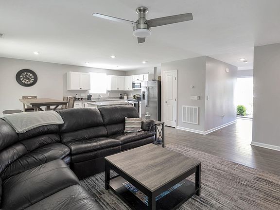 5th image of 201 Burr Oak Ln