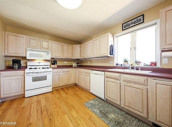2nd image of 6502 Woodridge Dr