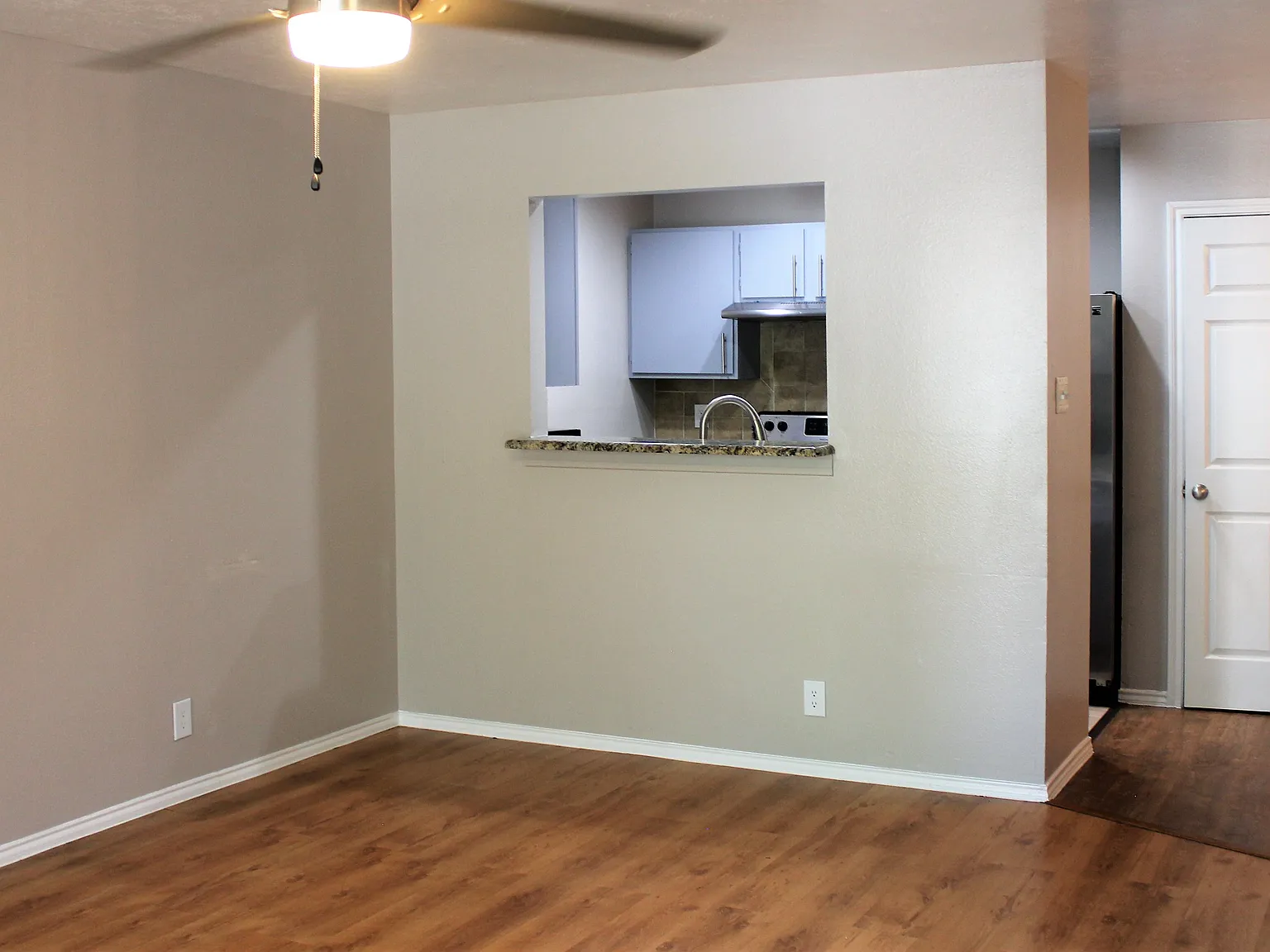 3 bed, 2.5 bath, 1388 sqft, $1,550 — Photo 3
